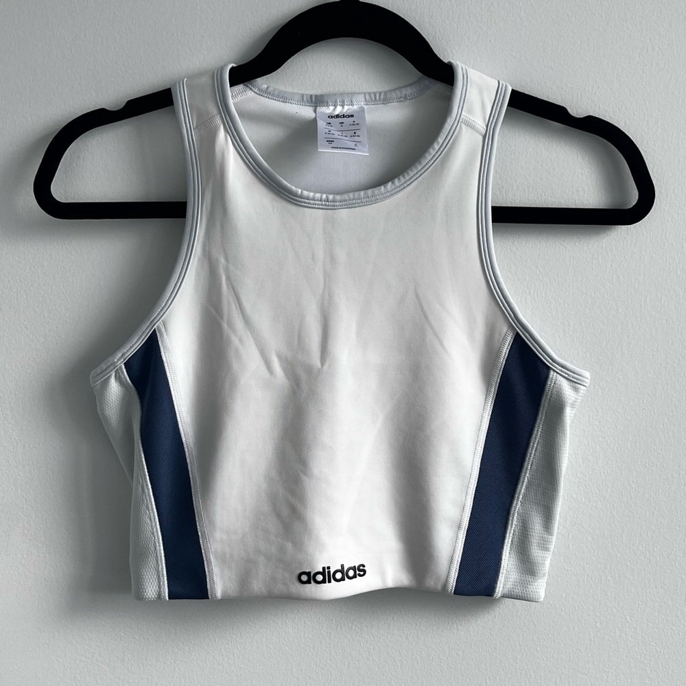 Cropped athletic shirt